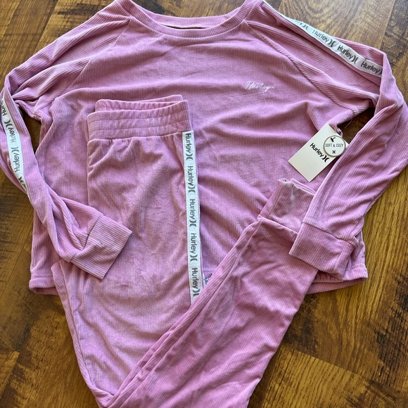 Hurley Velour sweatsuit 💕 - Picture 1 of 6